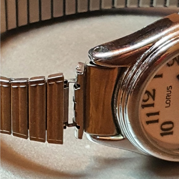 🦋10/$20🦋 Lorus Silver/White Stainless Steel Women's Watch w/Date - Picture 3 of 5